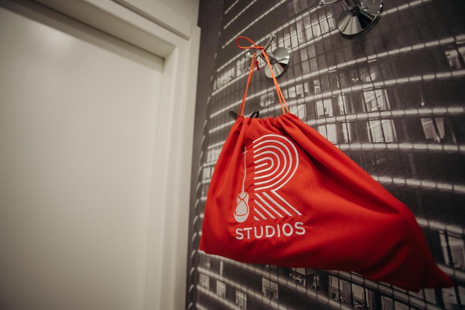 R Studios Old バクー エクステリア 写真
